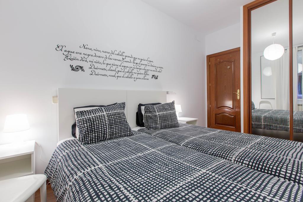 Book In Madrid- Puerta Del Sol Apartment Room photo