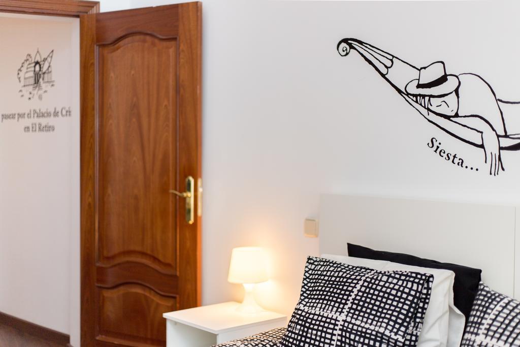 Book In Madrid- Puerta Del Sol Apartment Room photo